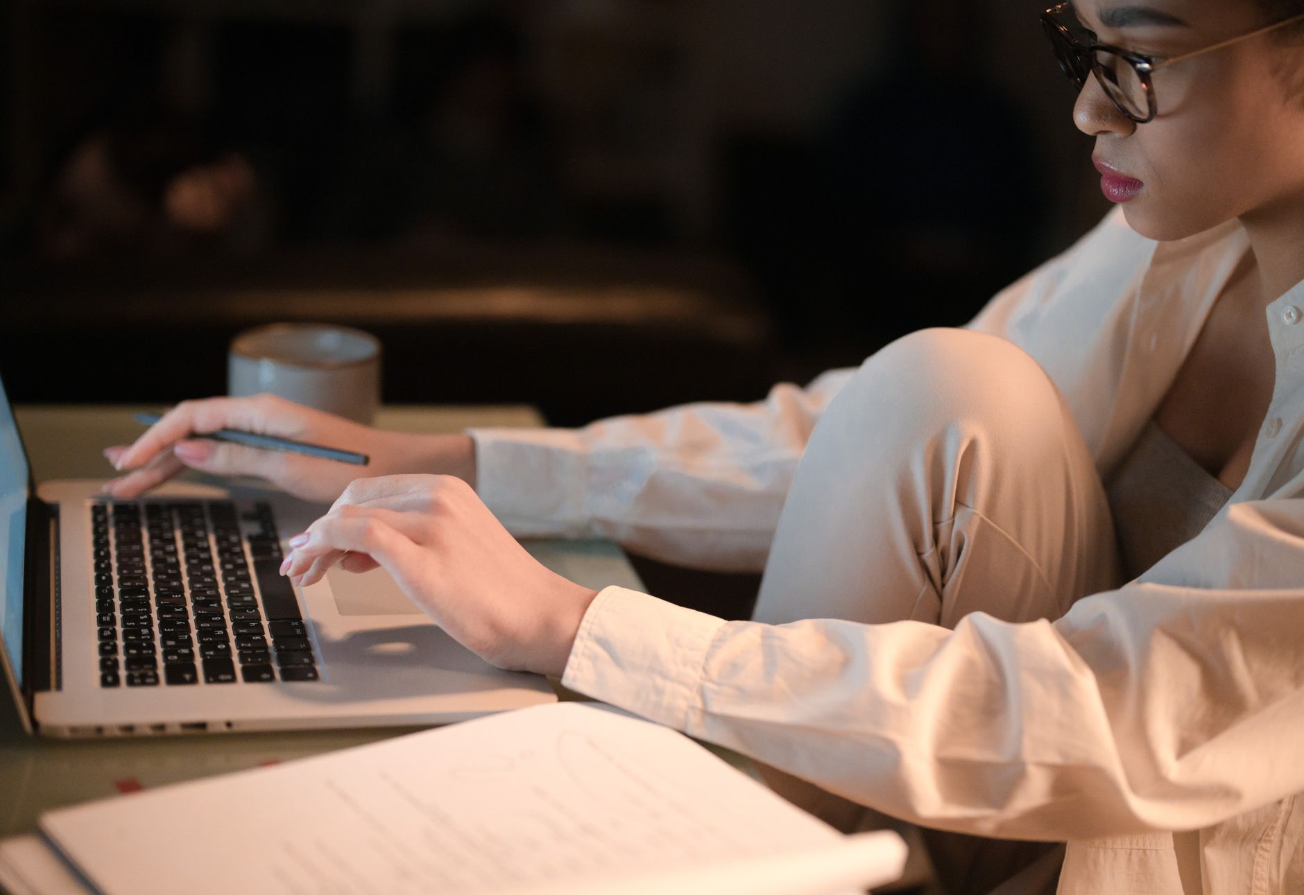 من طلبات المنح إلى دخل ثابت: كيف تبني خدمة فريلانس لكتابة المقترحات
