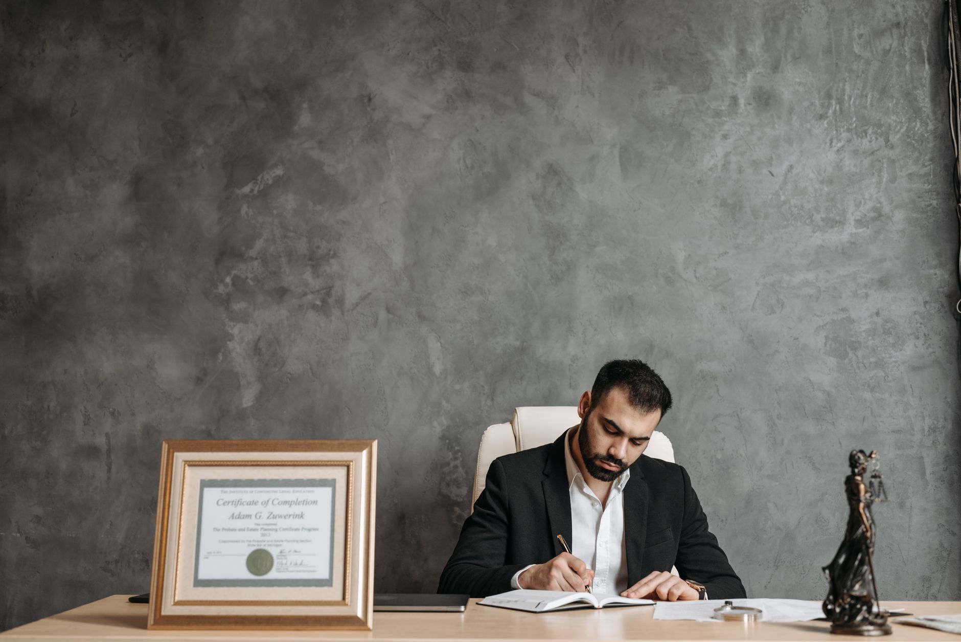 اختر الهيكل القانوني المناسب لمشروعك الصغير: خطوات عملية لتقليل المخاطر وتوفير الضرائب