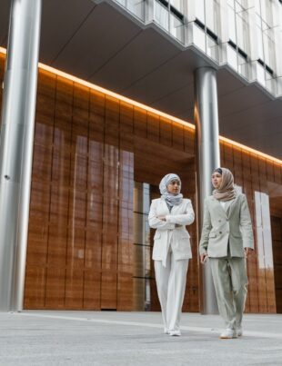 كيف تموّل مشروع تصنيع ملابس رياضية حلال بنظام المشاركة الإسلامية