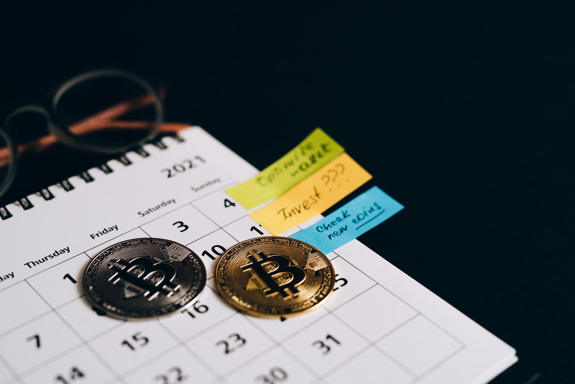 العقل قبل البتكوين: كيف تدير عواطفك وتتفادى الأخطاء في تداول العملات الرقمية