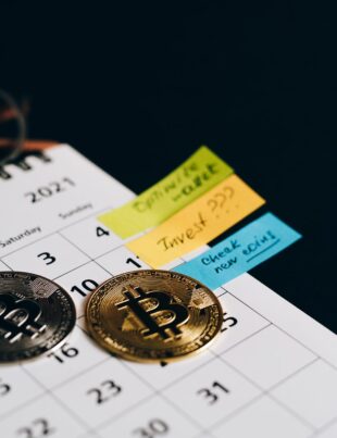 كيف تُدمج استثماراتك الرقمية في المحاسبة الشخصية بلا تعقيد