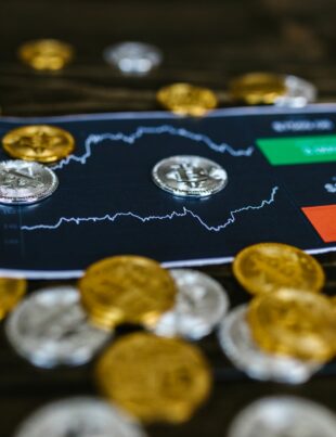 دليل المستثمر العربي لاختيار عملة رقمية بديلة واعدة