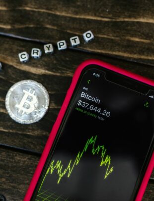 قفل السعر في تحويل العملات: طريقة ذكية لتقليل خسارتك عند تحويل الدولار أو اليورو إلى الريال