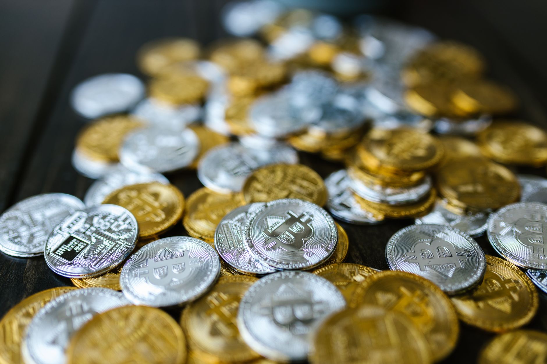 الذهب والفضة كدرع أمام تقلبات العملات الرقمية: خطوات عملية للمستثمر العربي