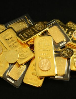 كيف تحمي تكلفة استيرادك من تقلبات العملات بالذهب والفضة