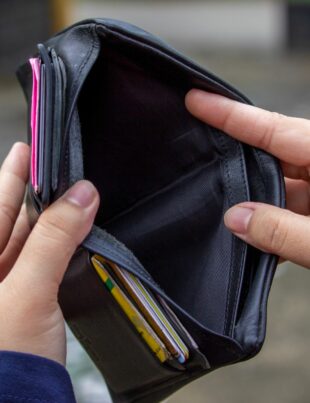 كيف تحوّل الإنفاق العاطفي إلى ميزانية ذكية وتوفر المال
