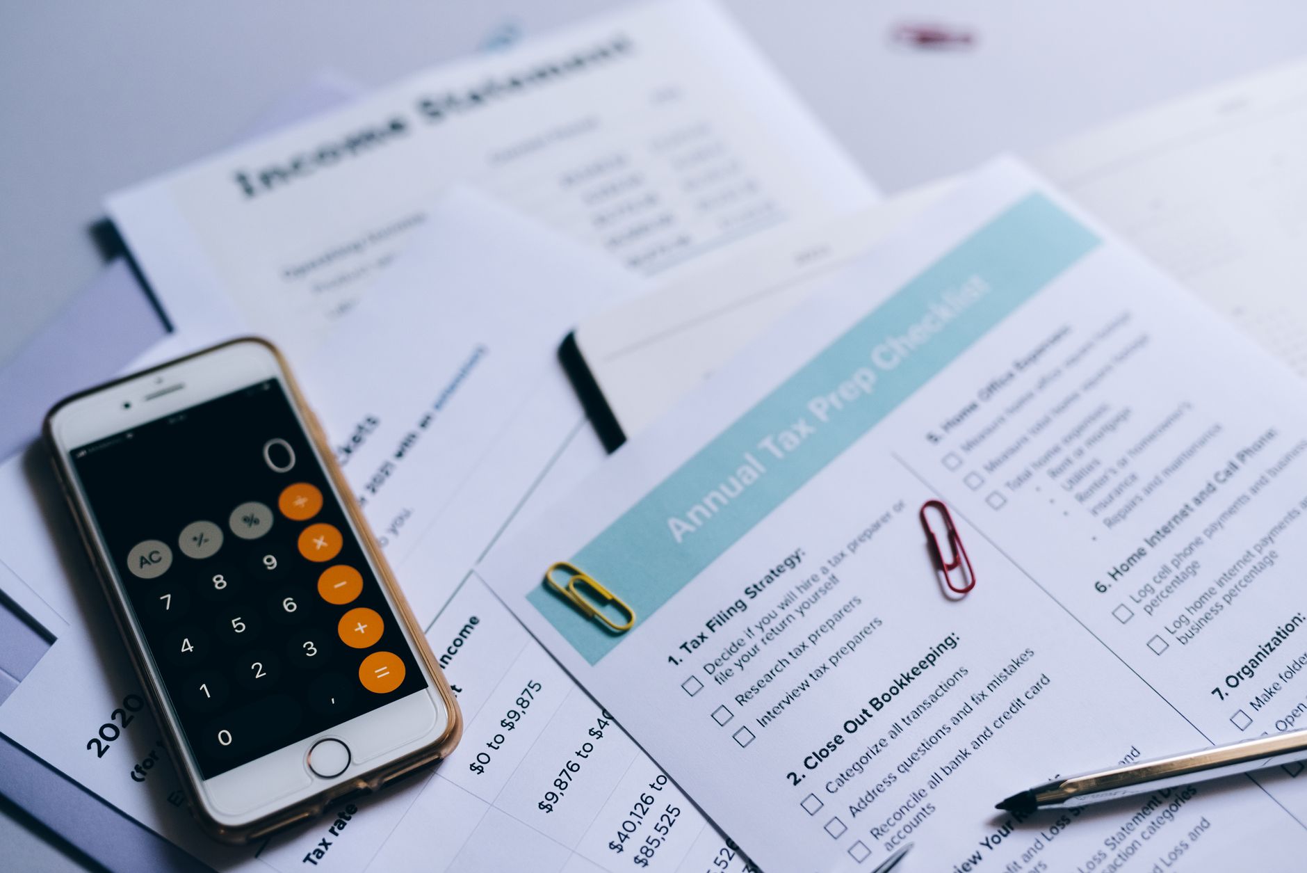 ضريبة إعلانات التطبيقات المحمولة للمتعامل الحر في السعودية: دليل عملي للمتابعة وتجنب المفاجآت