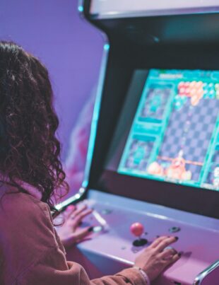 إنشاء صالة ألعاب فيديو حلال بتمويل صكوك إسلامية: دليل عملي للريادي
