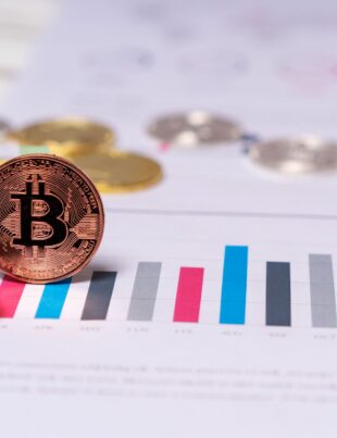 كيف تطبق متوسطات الحركة على بيتكوين وتستفيد منها في السوق العربي