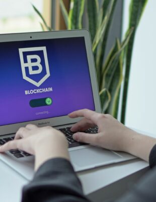 كيف تستغل القروض اللامركزية بالعملات الرقمية لتقوية سجلك الائتماني