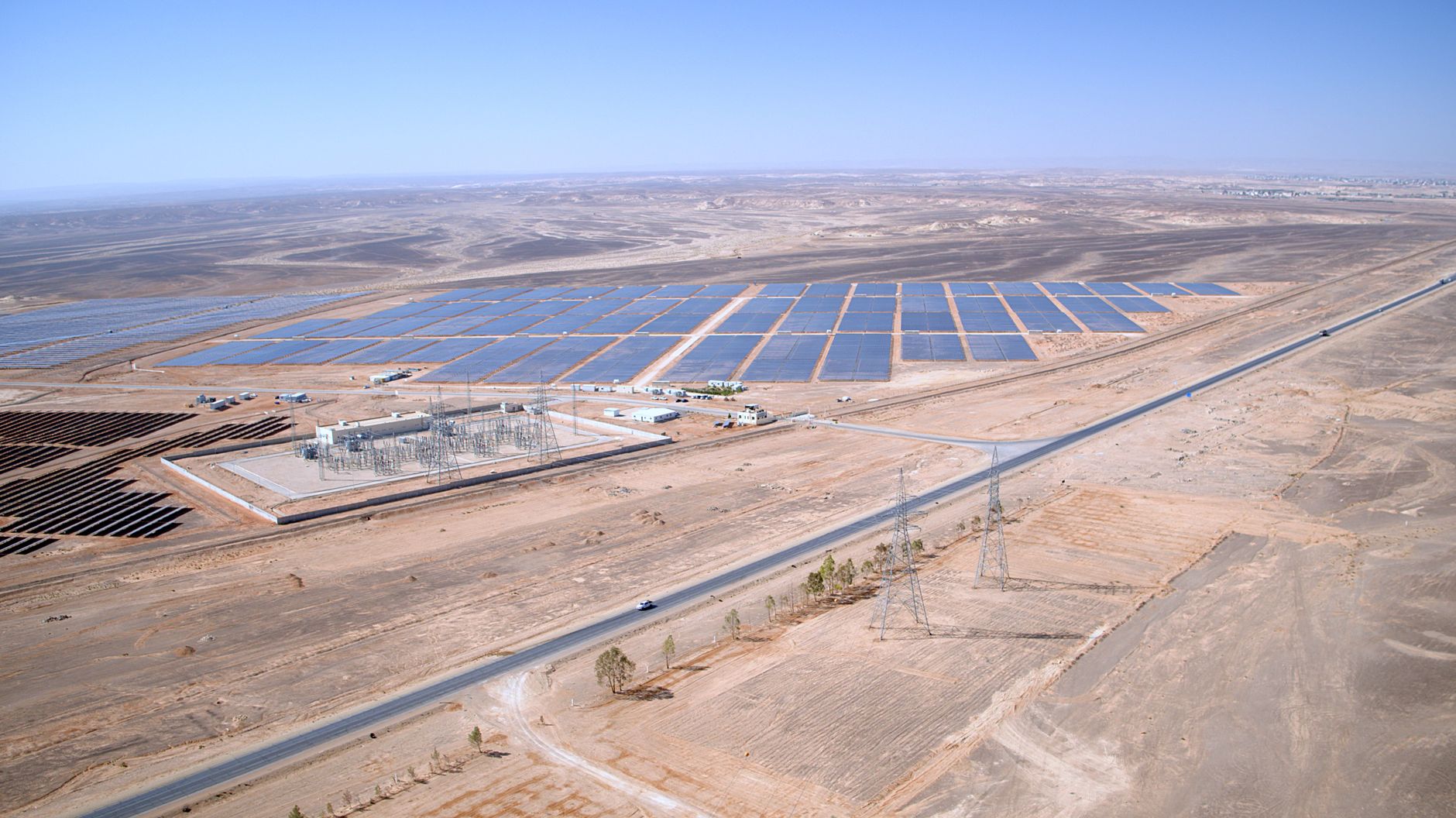 استثمار ACWA Power في الطاقة المتجددة الخليجية: فرص وتحديات