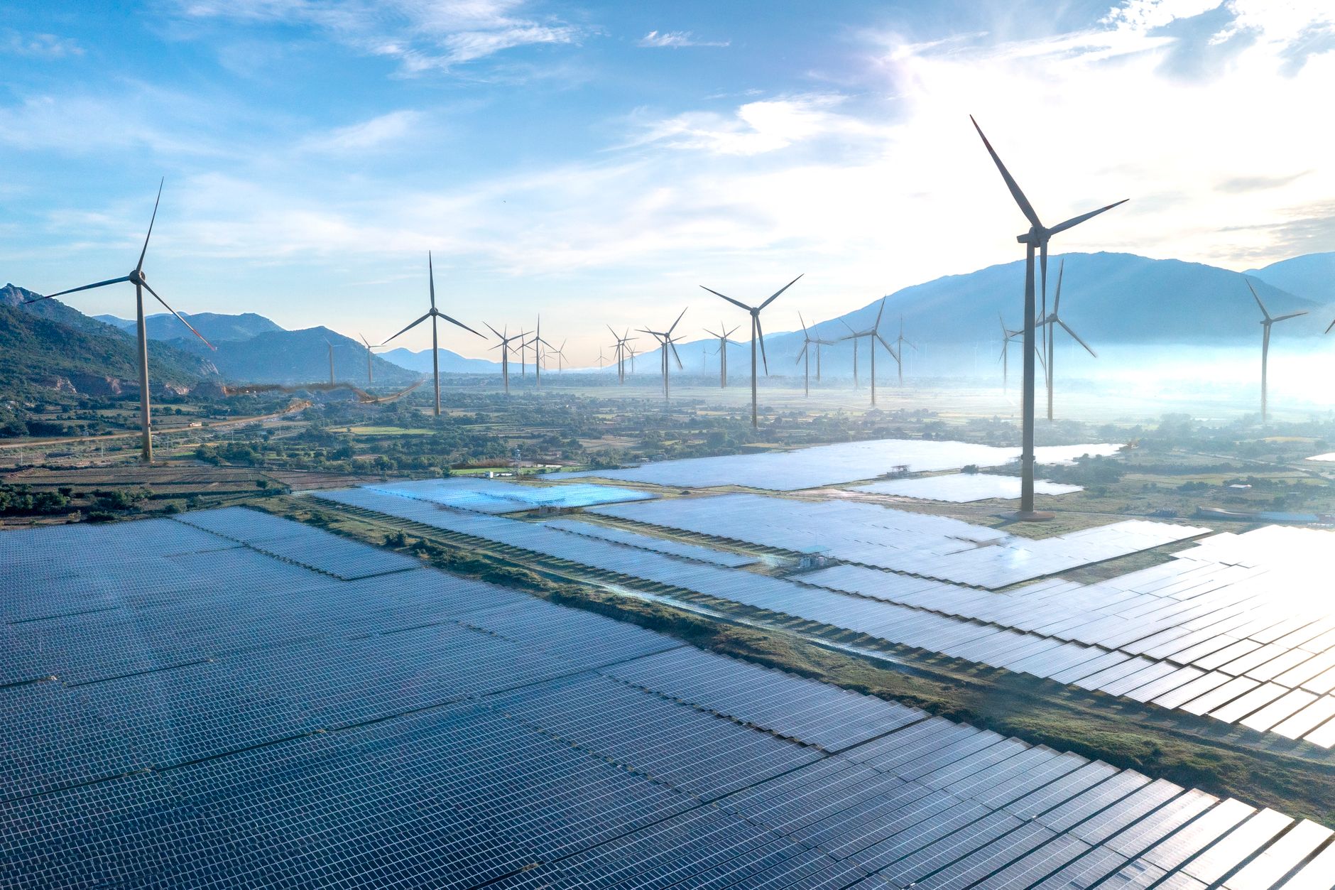 استثمار ACWA Power في الطاقة المتجددة: فرص الخليج المستقبلية