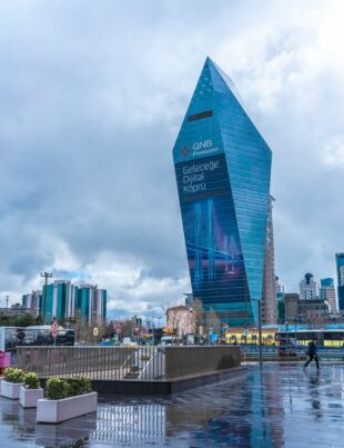بنك قطر الوطني QNB: القائد المالي الأكبر في الشرق الأوسط