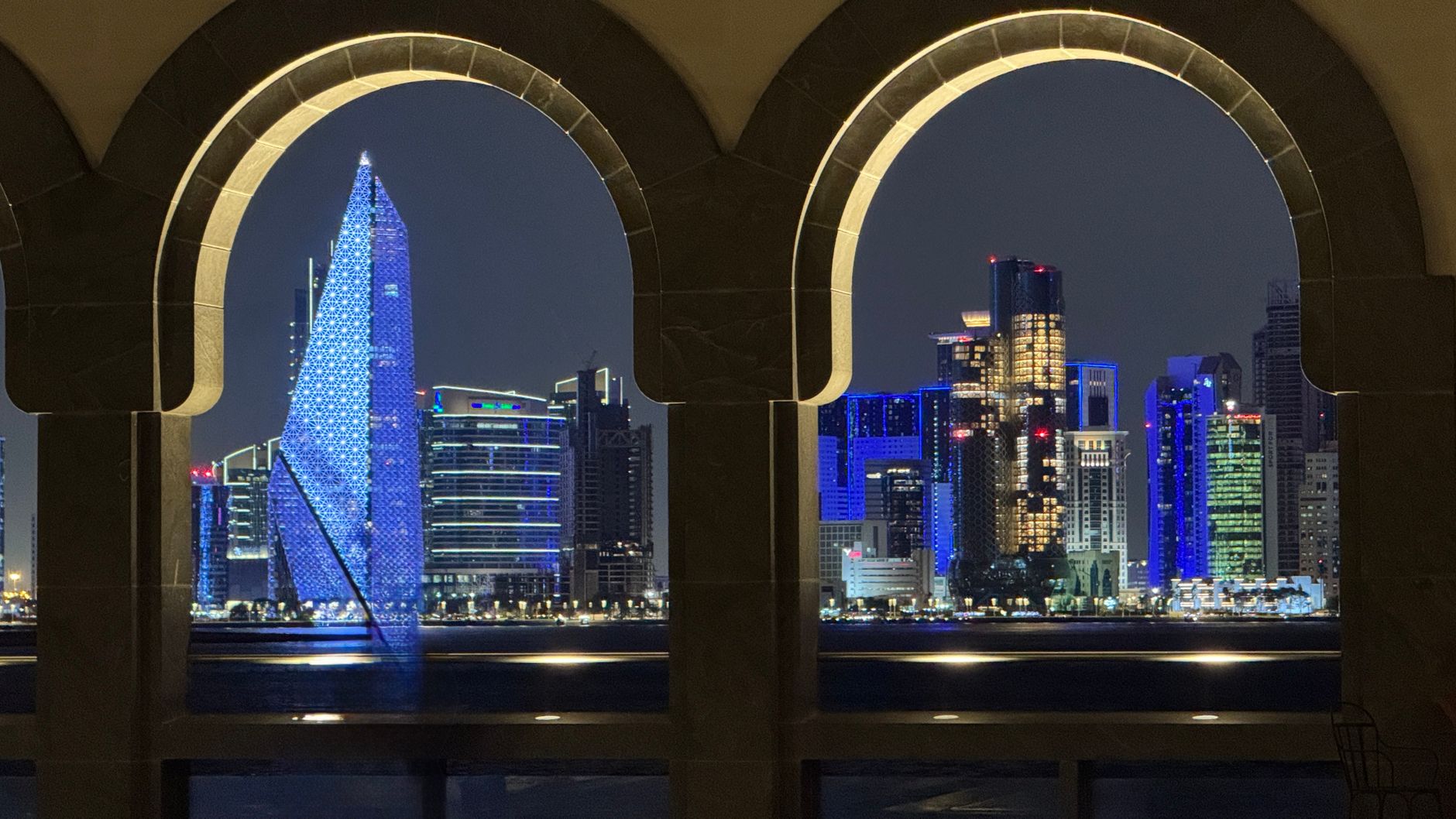بنك قطر الوطني QNB: عملاق التمويل في الشرق الأوسط وقصة نجاح