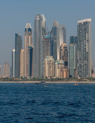 تحليل شامل لأسعار العقارات في دبي وتوقعات السوق 2024