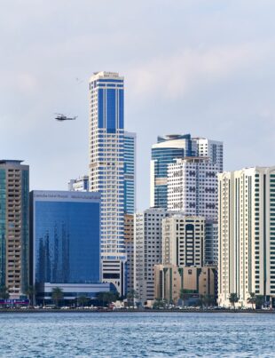 تطبيق طريقة 50/30/20 على الرواتب الخليجية: دليل شامل للميزانية الشهرية