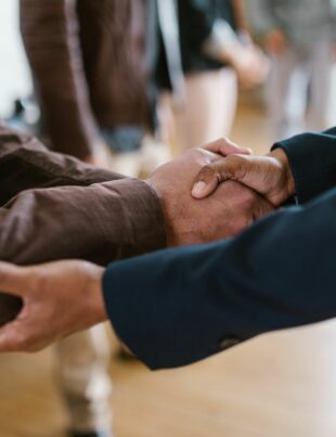 صناديق التقاعد والادخار طويل الأجل في السعودية والإمارات: دليل شامل للمستثمر الخليجي