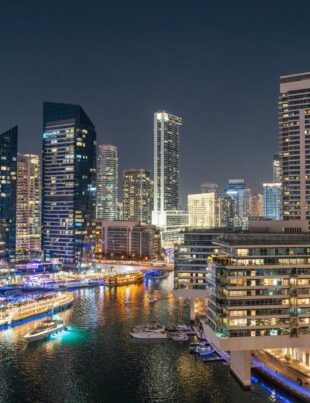 مجموعة الفطيم: عملاق التجزئة الإماراتي يقود المستقبل