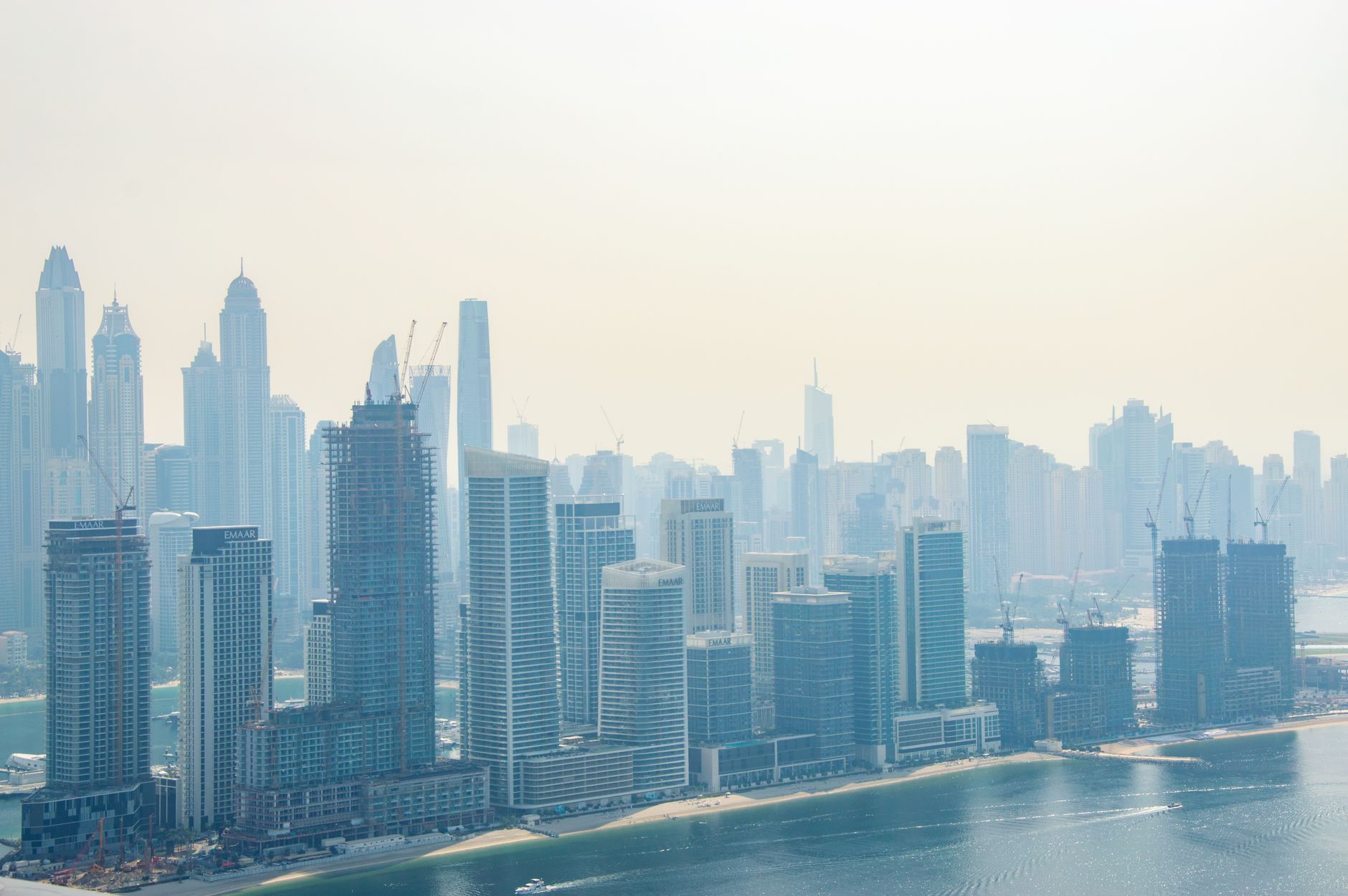 مجموعة الفطيم: عملاق التجزئة الإماراتي يقود مستقبل الأسواق الخليجية