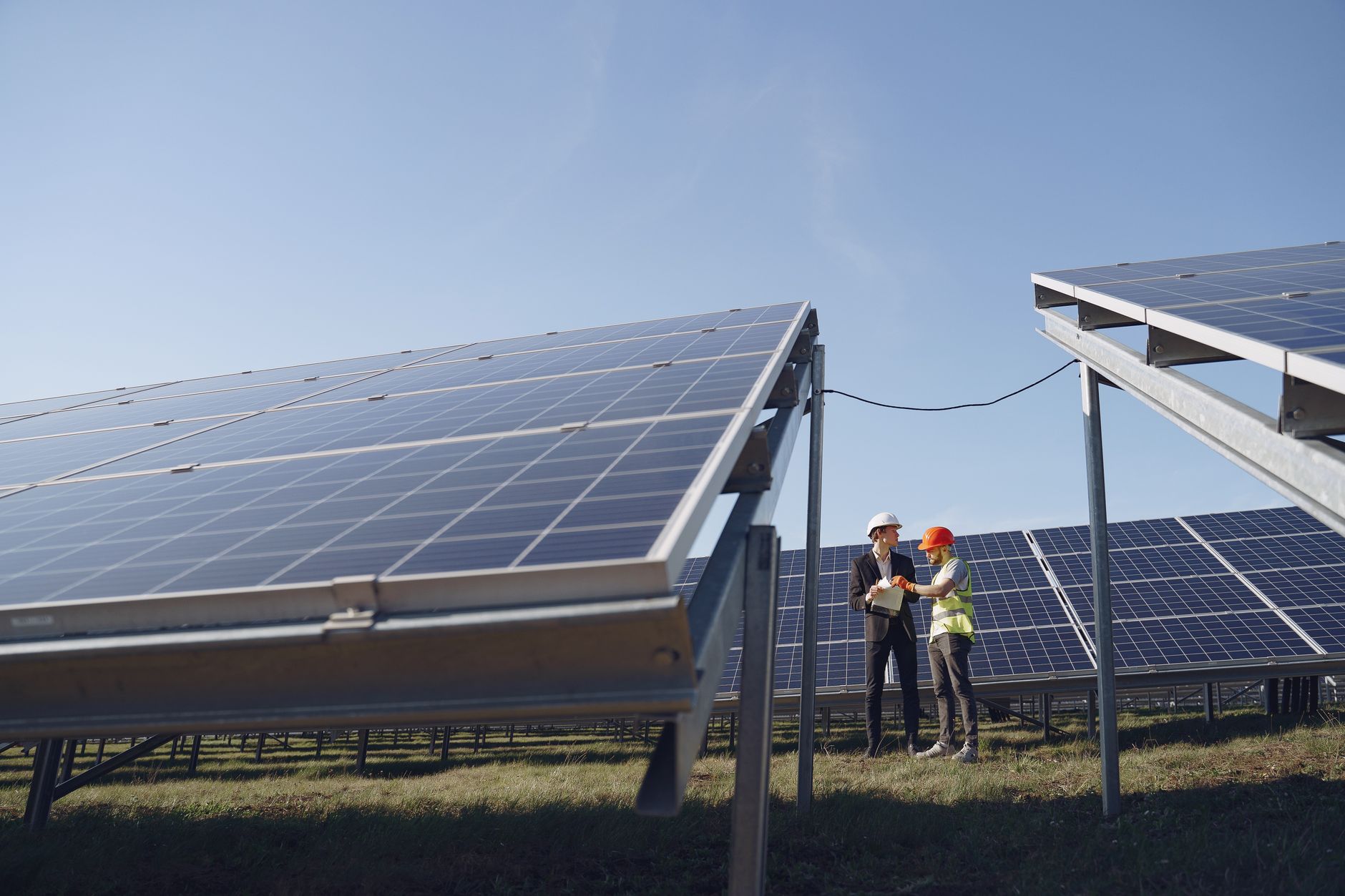 ACWA Power والطاقة المتجددة بالخليج: فرص استثمارية واعدة