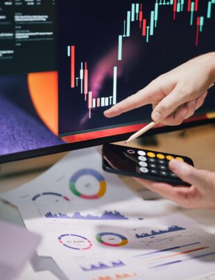 كيف تستفيد من الذكاء الاصطناعي لتوقع سعر الصرف اليوم وتقليل خسارة تحويل العملات