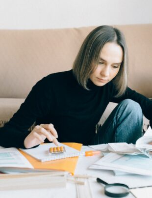 ضريبة الدخل للمتعامل الحر مع الاشتراكات المتجددة: خطوات عملية لتحديد الالتزام الضريبي