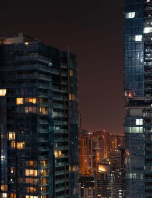 إعمار العقارية في دبي: تحليل الأداء المالي وفرص الاستثمار الواعدة