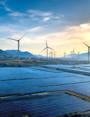 استراتيجية ACWA Power للاستثمار في الطاقة المتجددة بالخليج