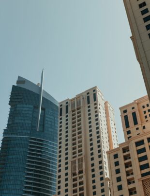 التمويل الإسلامي أم التقليدي: أيهما يوفر لك أفضل قيمة في الخليج؟