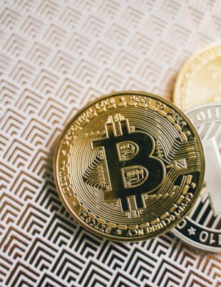 العملات الرقمية في الخليج: تنظيم، مخاطر وفرص استثمارية