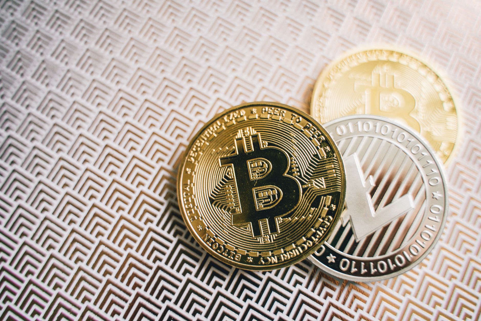العملات الرقمية في الخليج: تنظيم، مخاطر وفرص الاستثمار