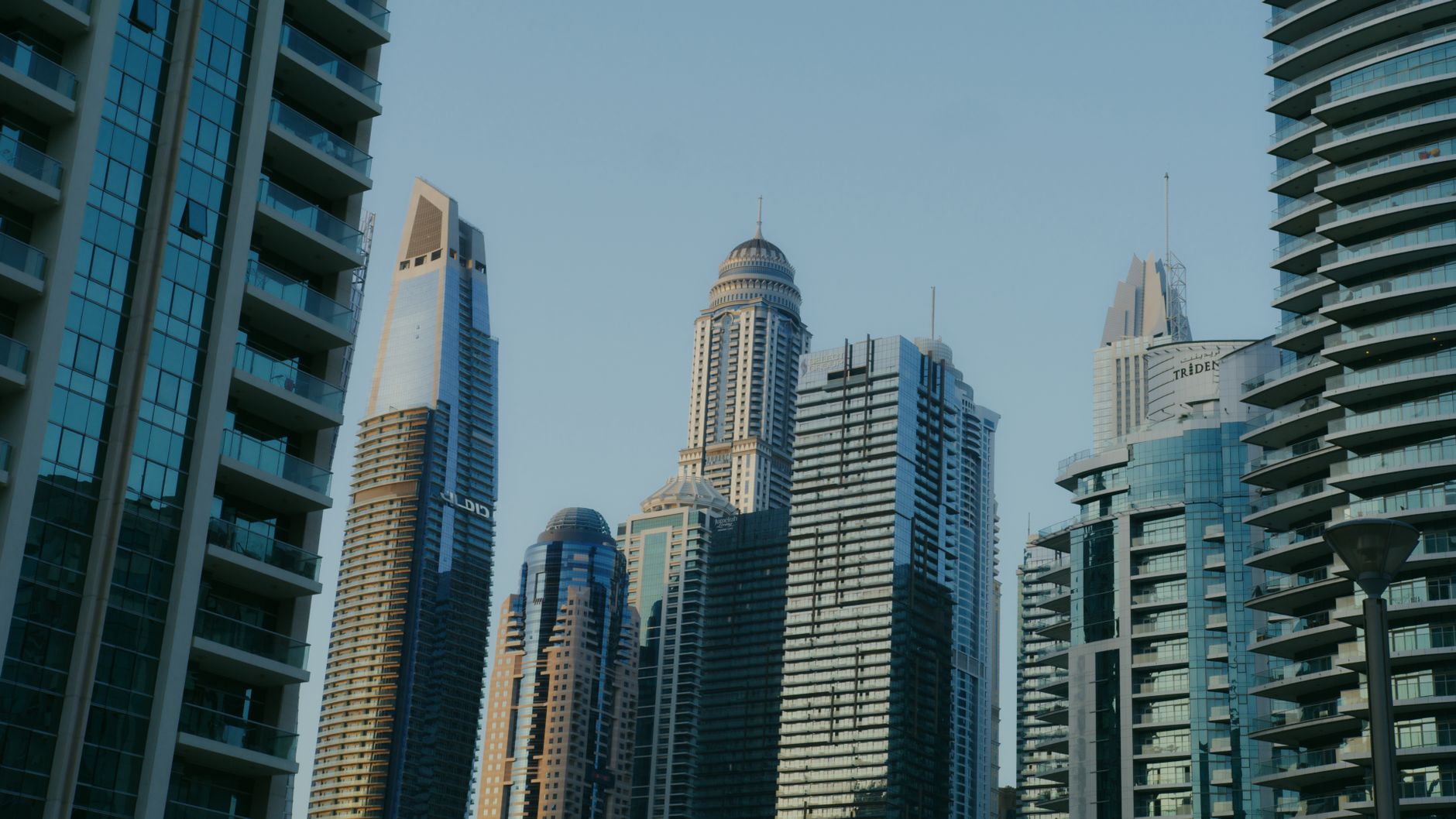 تحليل شامل لأسعار العقارات في دبي وتوقعات السوق 2024-2025