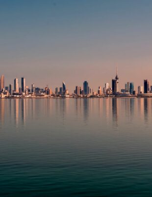 شركة القلعة القابضة: رائدة القابضات في الخليج ومقارنة بأبرز الشركات
