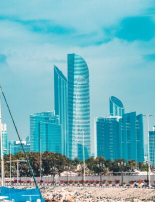 شركة القلعة القابضة وأبرز الشركات القابضة في دول الخليج