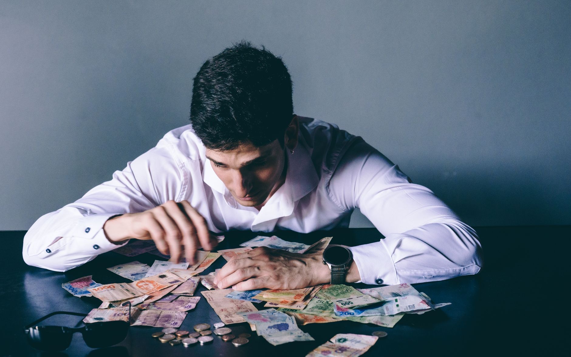كيفية تطبيق طريقة الميزانية 50/30/20 على الرواتب الخليجية بفعالية