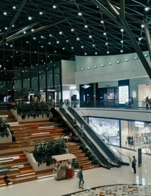 مجموعة الفطيم: عملاق التجزئة الإماراتي وقصة نجاح استثنائية