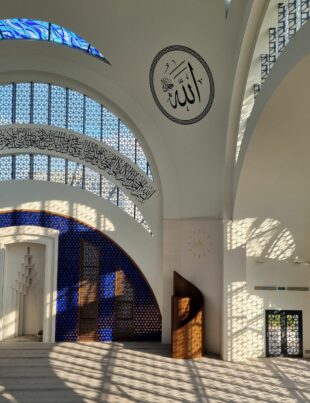 مصرف الراجحي: أكبر بنك إسلامي في العالم بالأرقام والإنجازات